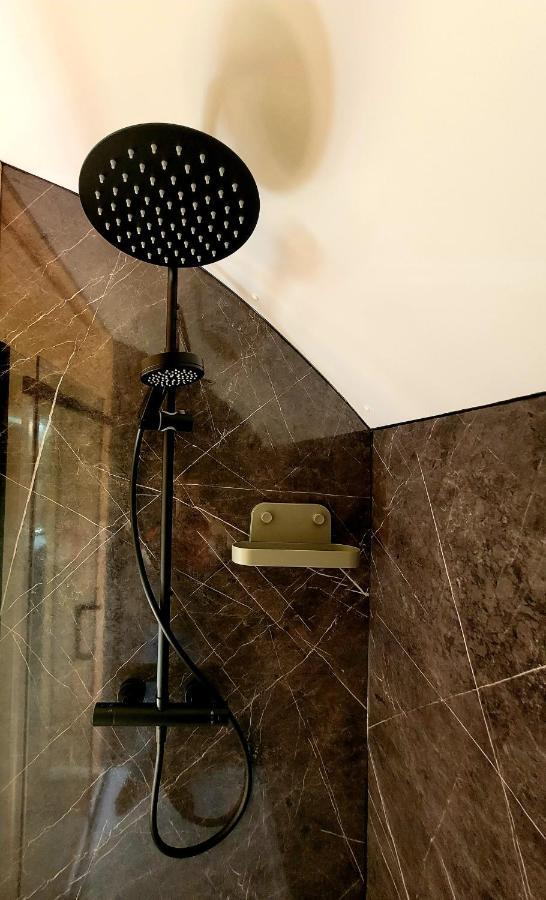 Odli Glamping - Deri Apartment Уелшпул Екстериор снимка